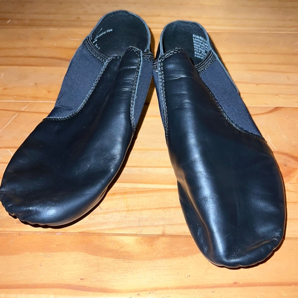 Jazz dance shoes, women’s size 6